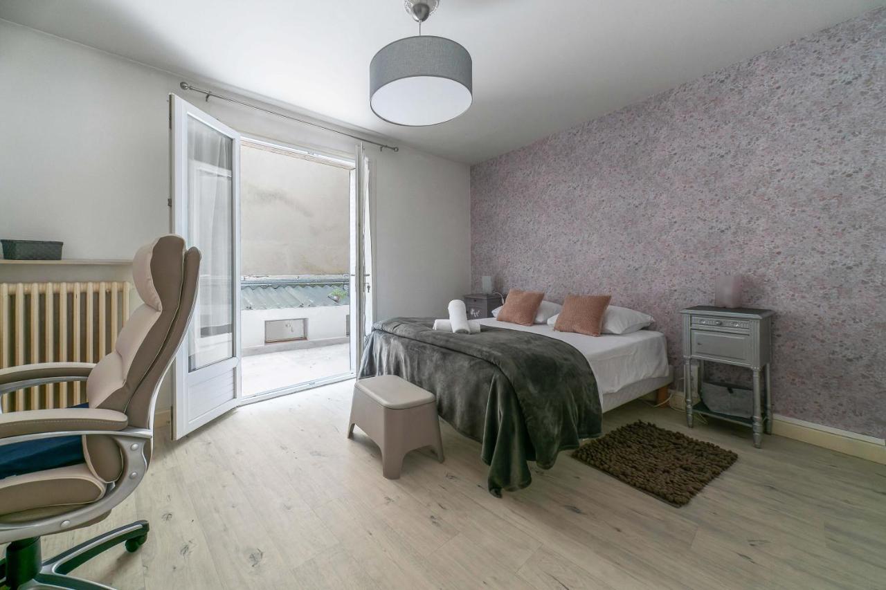 Le Dejoux - Appartement Avec Terrasse En Centre Ville 维琪 外观 照片