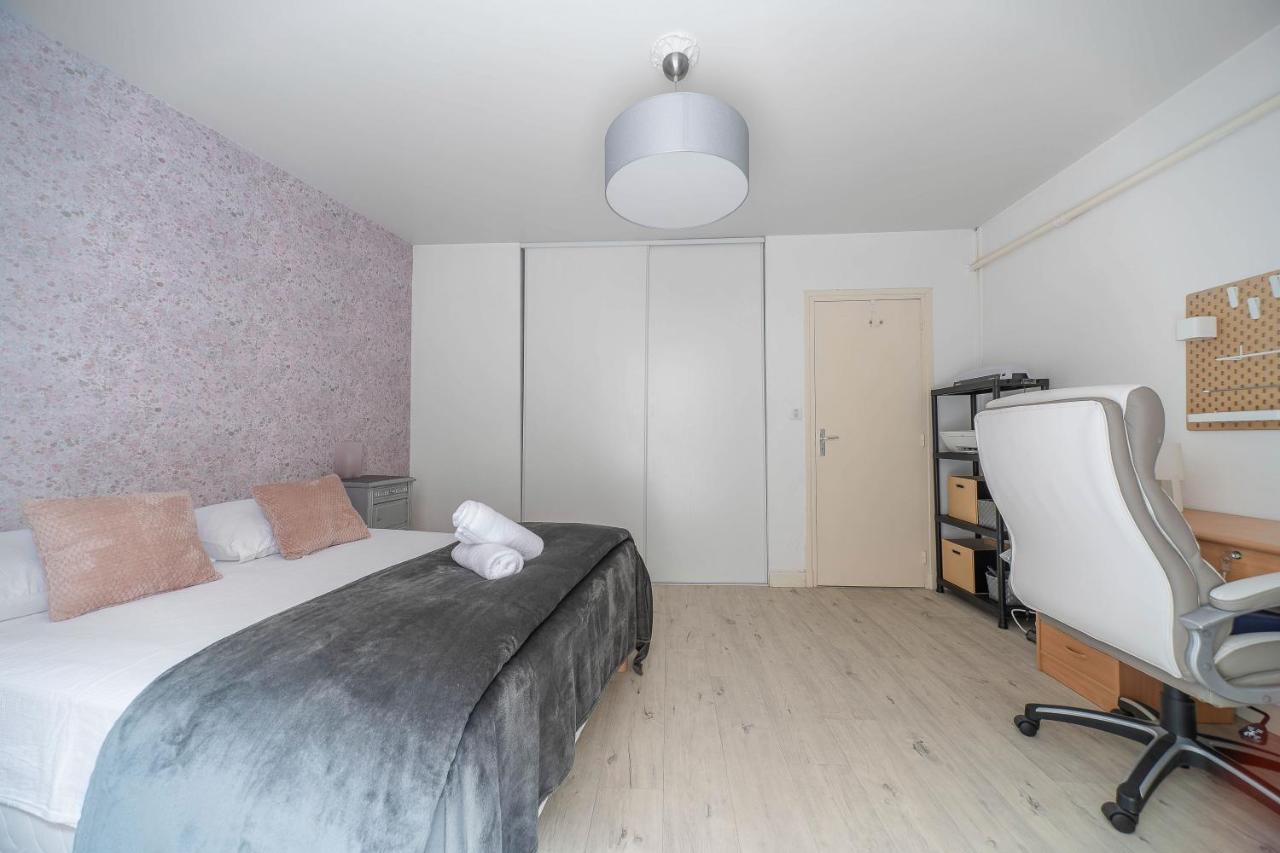 Le Dejoux - Appartement Avec Terrasse En Centre Ville 维琪 外观 照片